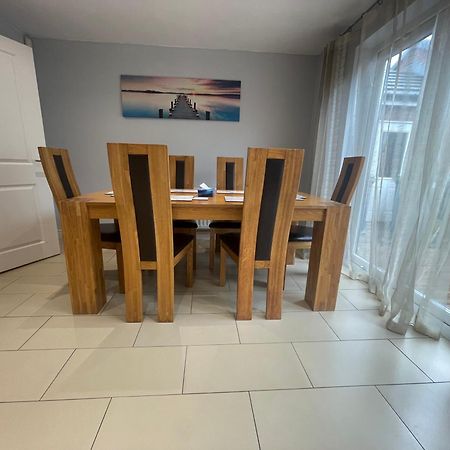 Holiday Home In Cardiff, Sleeps 8 Buitenkant foto