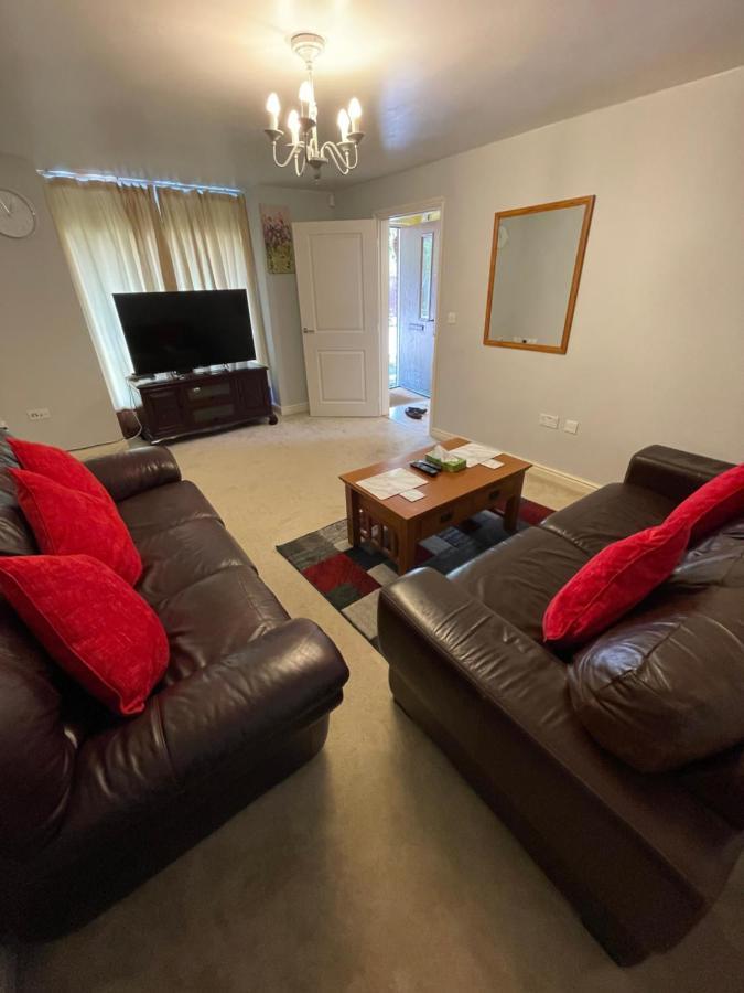 Holiday Home In Cardiff, Sleeps 8 Buitenkant foto