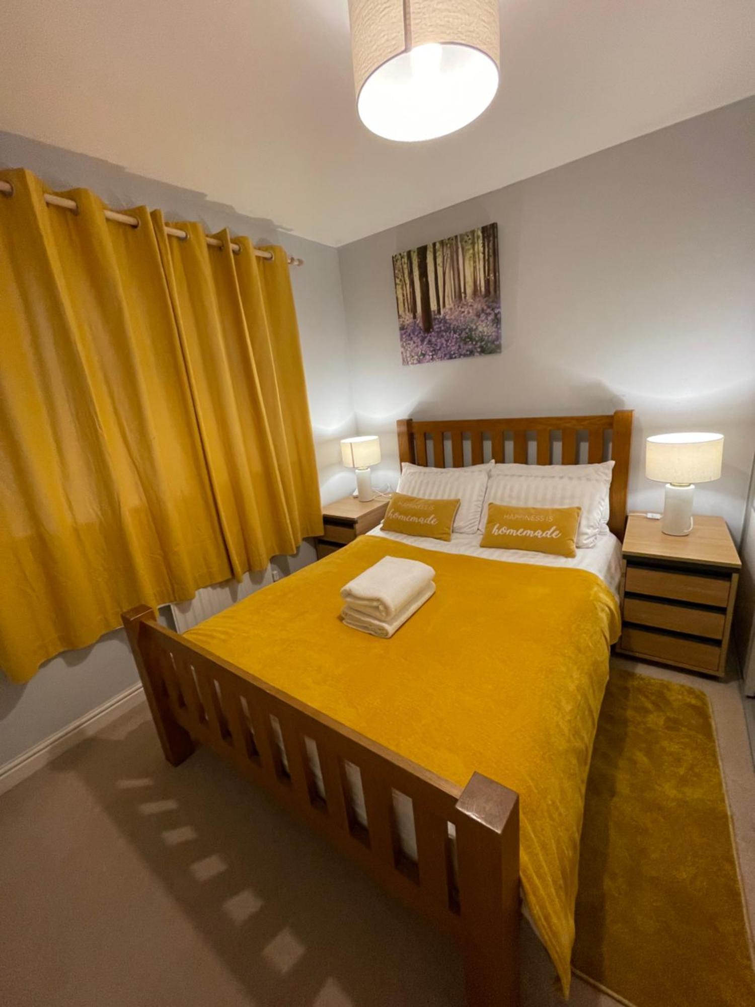 Holiday Home In Cardiff, Sleeps 8 Buitenkant foto