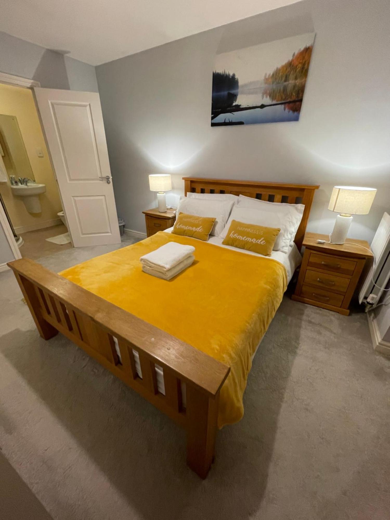 Holiday Home In Cardiff, Sleeps 8 Buitenkant foto