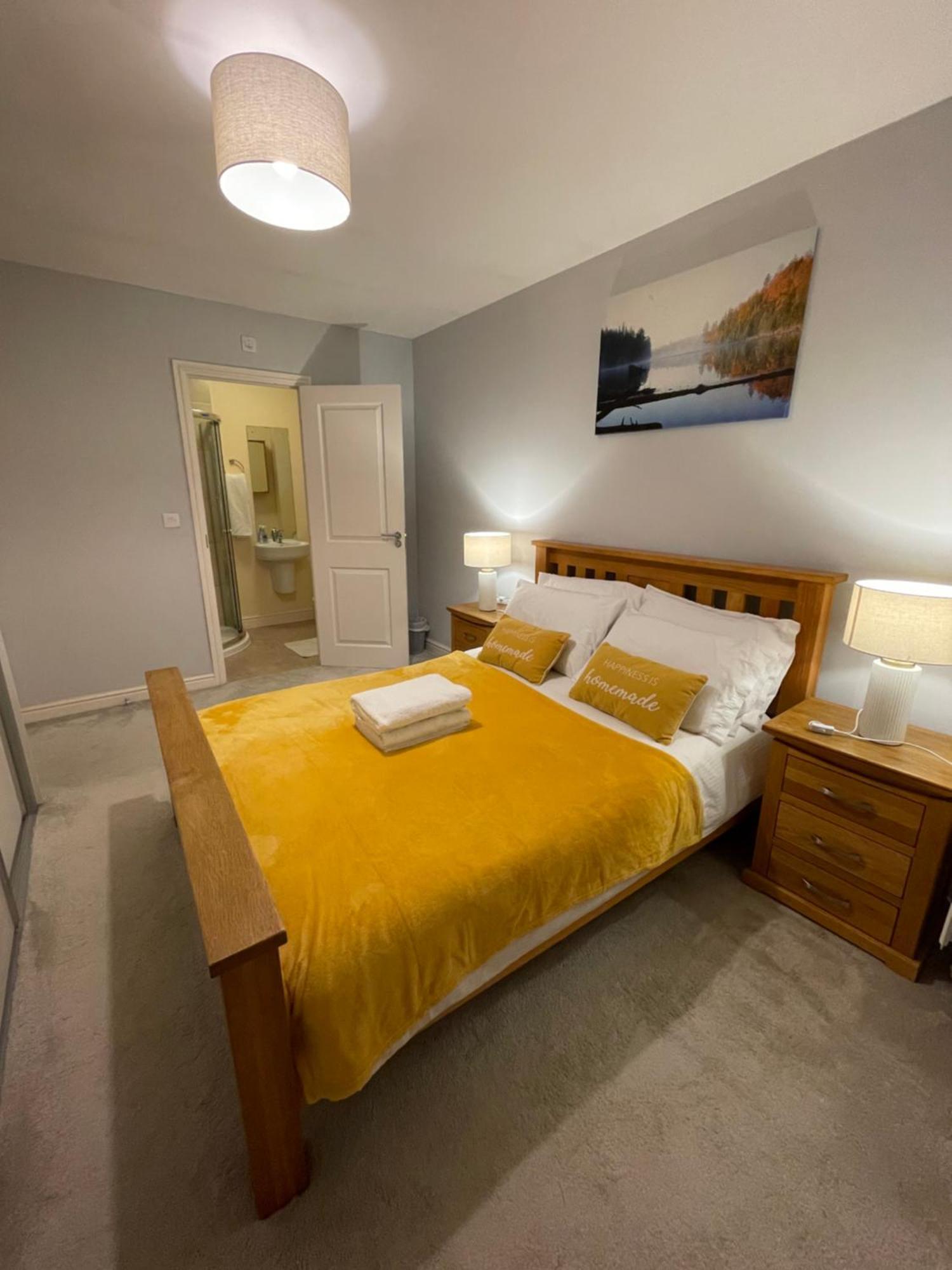 Holiday Home In Cardiff, Sleeps 8 Buitenkant foto